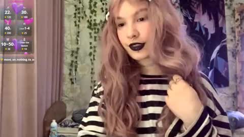 Lola online show from September 2025 07:04:01 PM