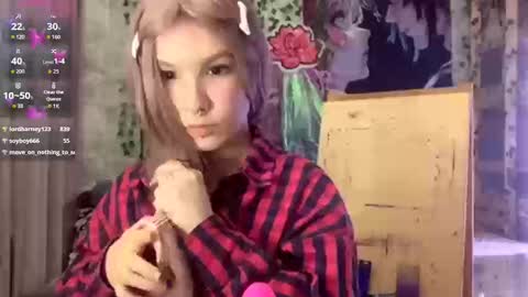 Lola online show from September 2025 07:05:01 PM