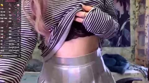 Lola online show from September 2025 07:17:02 PM