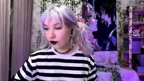 Lola online show from October 2025 07:01:02 PM