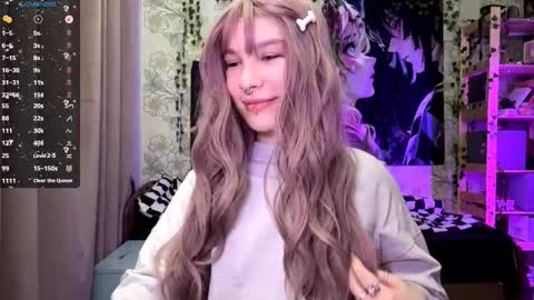 Lola online show from October 2025 07:03:02 PM