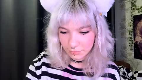 Lola online show from October 2025 07:15:02 PM