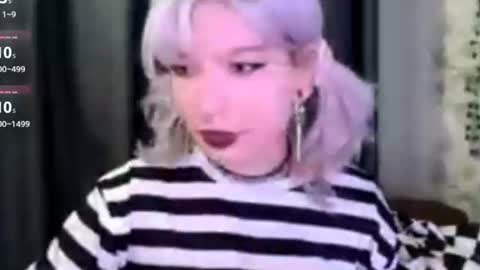 Lola online show from October 2025 07:36:02 PM