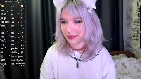 Lola online show from November 2025 08:10:01 PM