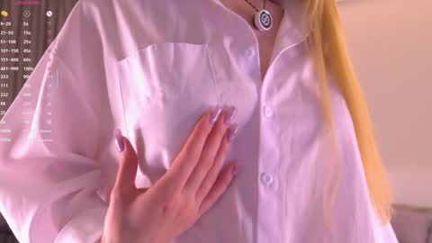 Elena online show from November 2025 03:27:01 PM