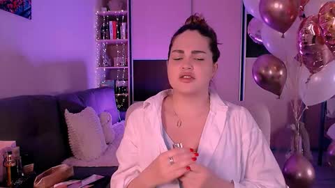 libra_mia online show from October 2025 04:21:01 AM