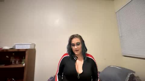 Snapshot of lickmelolliee chatting on December 2024 05:40:01 AM AllieAustyn online show from December 2024 05:40:01 AM