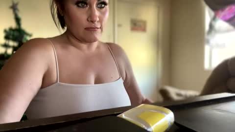 Snapshot of lickmelolliee chatting on December 2024 08:36:02 PM AllieAustyn online show from December 2024 08:36:02 PM