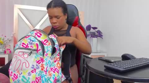 licyevans1 online show from November 2025 07:06:01 PM