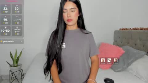 Snapshot of lightshine_ chatting on May 2026 01:23:02 AM Maddie online show from May 2026 01:23:02 AM