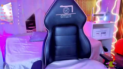 LIHIAN online show from April 2026 12:15:02 PM