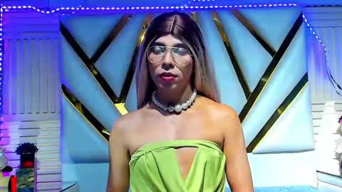 liiacollins online show from October 2025 01:13:01 PM