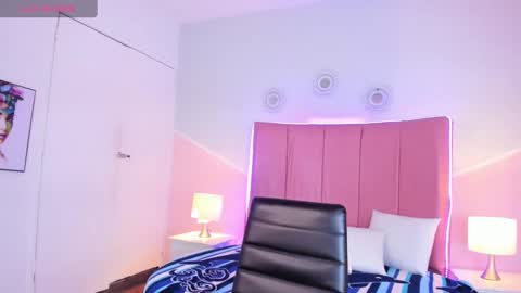 liiam_smith_ online show from October 2025 12:50:01 PM