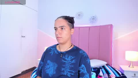 liiam_smith_ online show from October 2025 12:38:01 PM