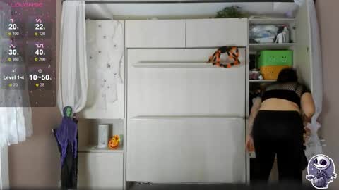         online show from October 2025 11:42:01 AM