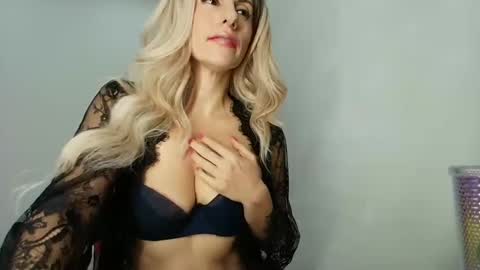Snapshot of like_firebird chatting on December 2024 04:29:02 AM Mia Onlyfans link - online show from December 2024 04:29:02 AM
