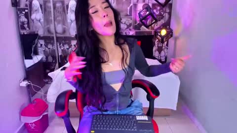 Lili Cey online show from September 2025 07:25:02 PM
