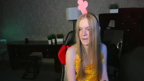 Snapshot of lil_cookie_monster chatting on June 2026 12:22:01 PM Erica online show from June 2026 12:22:01 PM