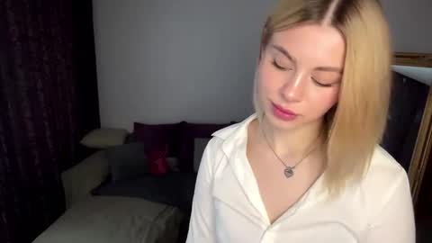 Elisa  online show from September 2025 10:48:01 AM