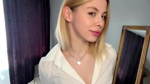 Elisa  online show from September 2025 11:21:01 AM