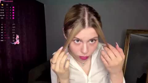 Elisa  online show from September 2025 10:41:01 AM