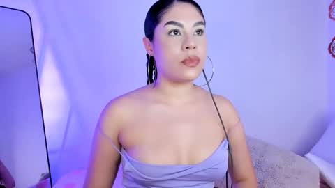 Snapshot of lil_swaay chatting on November 2025 02:01:02 AM Lola online show from November 2025 02:01:02 AM