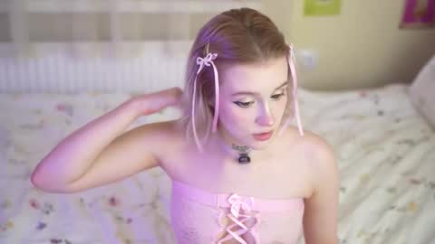 Snapshot of lil_tweety chatting on November 2025 07:43:01 PM Rina online show from November 2025 07:43:01 PM