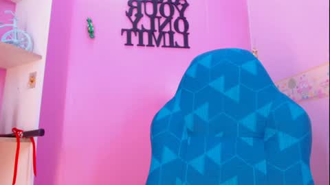 Snapshot of lila_pinky chatting on December 2024 01:30:02 PM L I L A online show from December 2024 01:30:02 PM