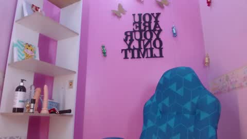 Snapshot of lila_pinky chatting on January 2025 02:35:01 PM L I L A online show from January 2025 02:35:01 PM