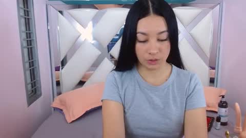 Snapshot of lila_pinky chatting on February 2025 01:59:01 PM L I L A online show from February 2025 01:59:01 PM