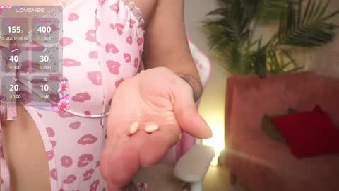 Snapshot of lili_01 chatting on December 2024 11:56:02 AM Lili online show from December 2024 11:56:02 AM