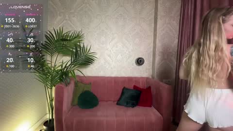 Snapshot of lili_01 chatting on December 2024 08:39:02 AM Lili online show from December 2024 08:39:02 AM