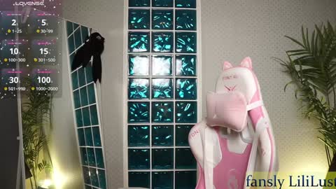 Snapshot of lili_01 chatting on February 2025 12:26:02 PM Lili online show from February 2025 12:26:02 PM