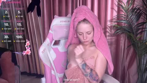 Snapshot of lili_01 chatting on September 2025 07:15:02 PM Lili online show from September 2025 07:15:02 PM