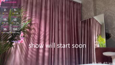 Lili online show from November 2025 02:33:01 PM