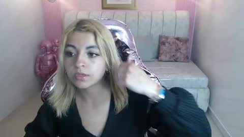 Snapshot of lili_conor_s chatting on February 2025 04:07:01 AM Lili online show from February 2025 04:07:01 AM