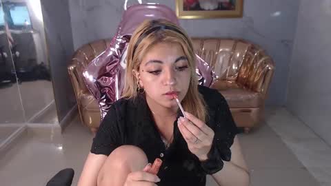 Snapshot of lili_conor_s chatting on February 2025 08:19:02 PM Lili online show from February 2025 08:19:02 PM