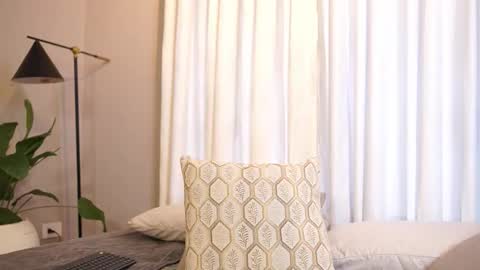 Lili  online show from March 2026 12:34:01 PM