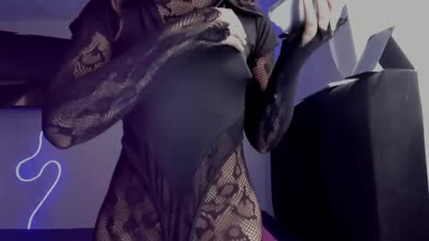 Snapshot of lili_evanss chatting on May 2026 05:52:01 PM lili_evanss online show from May 2026 05:52:01 PM