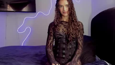 Snapshot of lili_evanss chatting on June 2026 06:03:02 PM lili_evanss online show from June 2026 06:03:02 PM