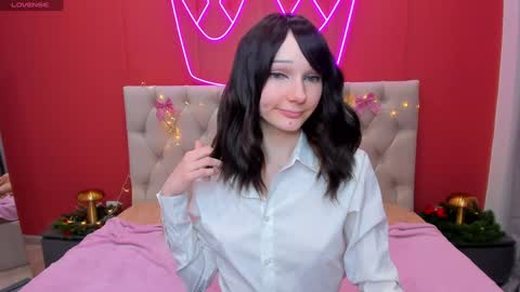 Snapshot of lili_flowerr chatting on December 2024 12:23:01 PM Lilli follow me kiss online show from December 2024 12:23:01 PM