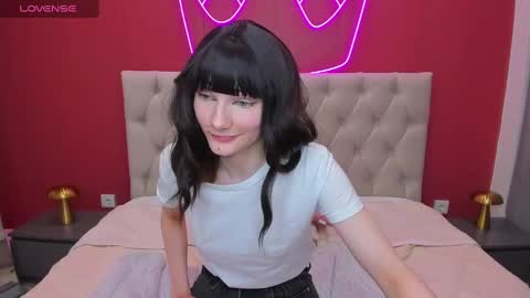 Snapshot of lili_flowerr chatting on February 2025 12:20:01 PM Lilli follow me kiss online show from February 2025 12:20:01 PM