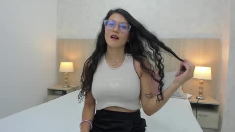 Lili Morales online show from February 2025 03:42:02 PM
