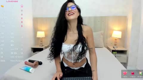 Lili Morales online show from September 2025 07:25:02 PM