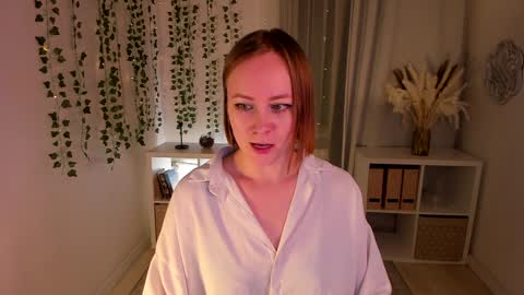 Snapshot of lilian_kroft chatting on January 2025 03:57:02 PM LIL online show from January 2025 03:57:02 PM