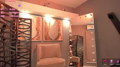 holis soy lily chang no olvides el pulgar arriba es muy importante para mi 3 independent model online show from September 2025 08:56:02 PM