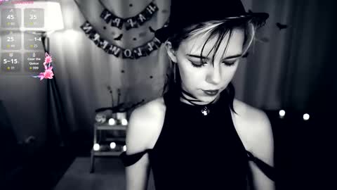 Lilian online show from October 2025 07:06:01 AM