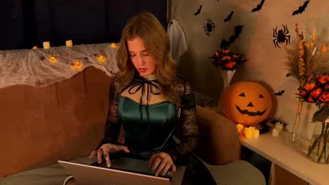 LilianLees online show from October 2025 02:54:01 PM