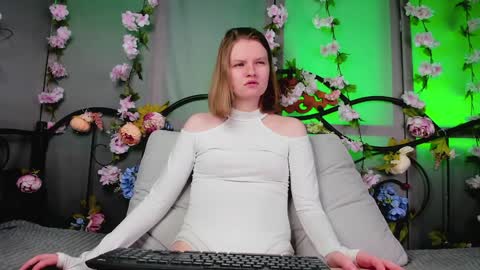 hi guys Im new here Im 18 years oldIve never had sex online show from January 2025 01:22:02 PM