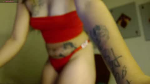 Snapshot of lilidesire chatting on November 2025 04:12:01 AM Simone 3 online show from November 2025 04:12:01 AM